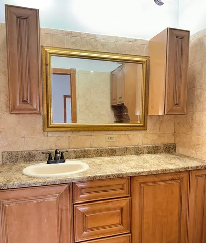 $3,400 | 1814 West Pershing Road, Chicago, IL 60609