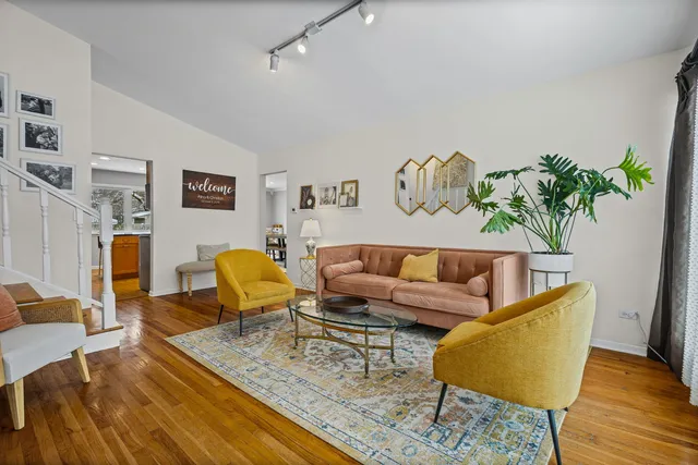 $3,100 | 42 West Taylor Road, Lombard, IL 60148