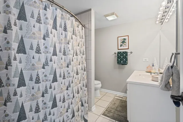 $3,100 | 42 West Taylor Road, Lombard, IL 60148