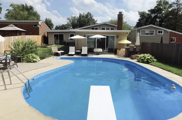 $3,100 | 42 West Taylor Road, Lombard, IL 60148