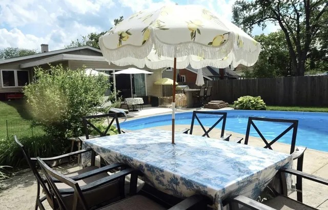 $3,100 | 42 West Taylor Road, Lombard, IL 60148