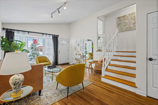 $3,100 | 42 West Taylor Road, Lombard, IL 60148