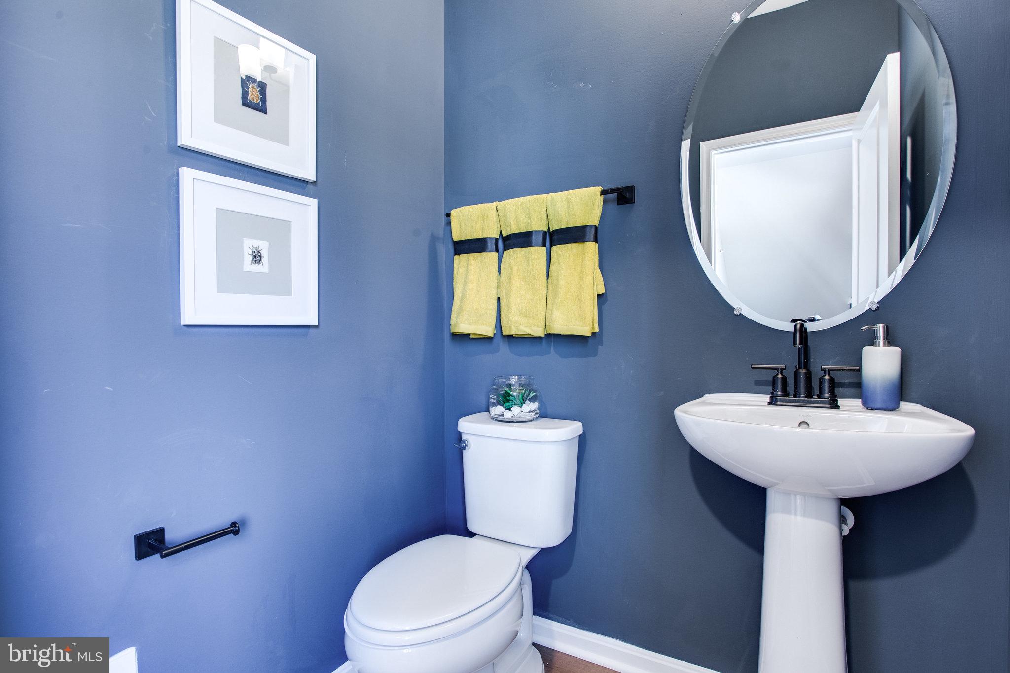 402 Matlock Lane Frederick, MD 21701 - Photo 14 of 53 Main level powder room