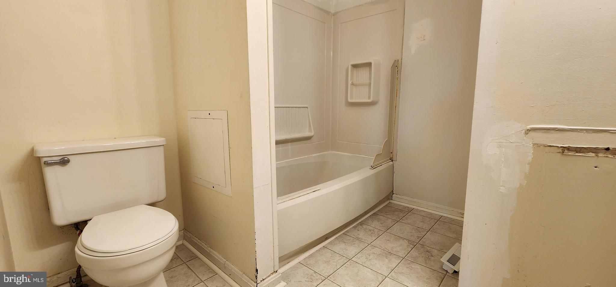 140 Brunswick Road Stephens City, VA 22655 - Photo 21 of 29 Upstairs Full Bath - will have new tub and vanity