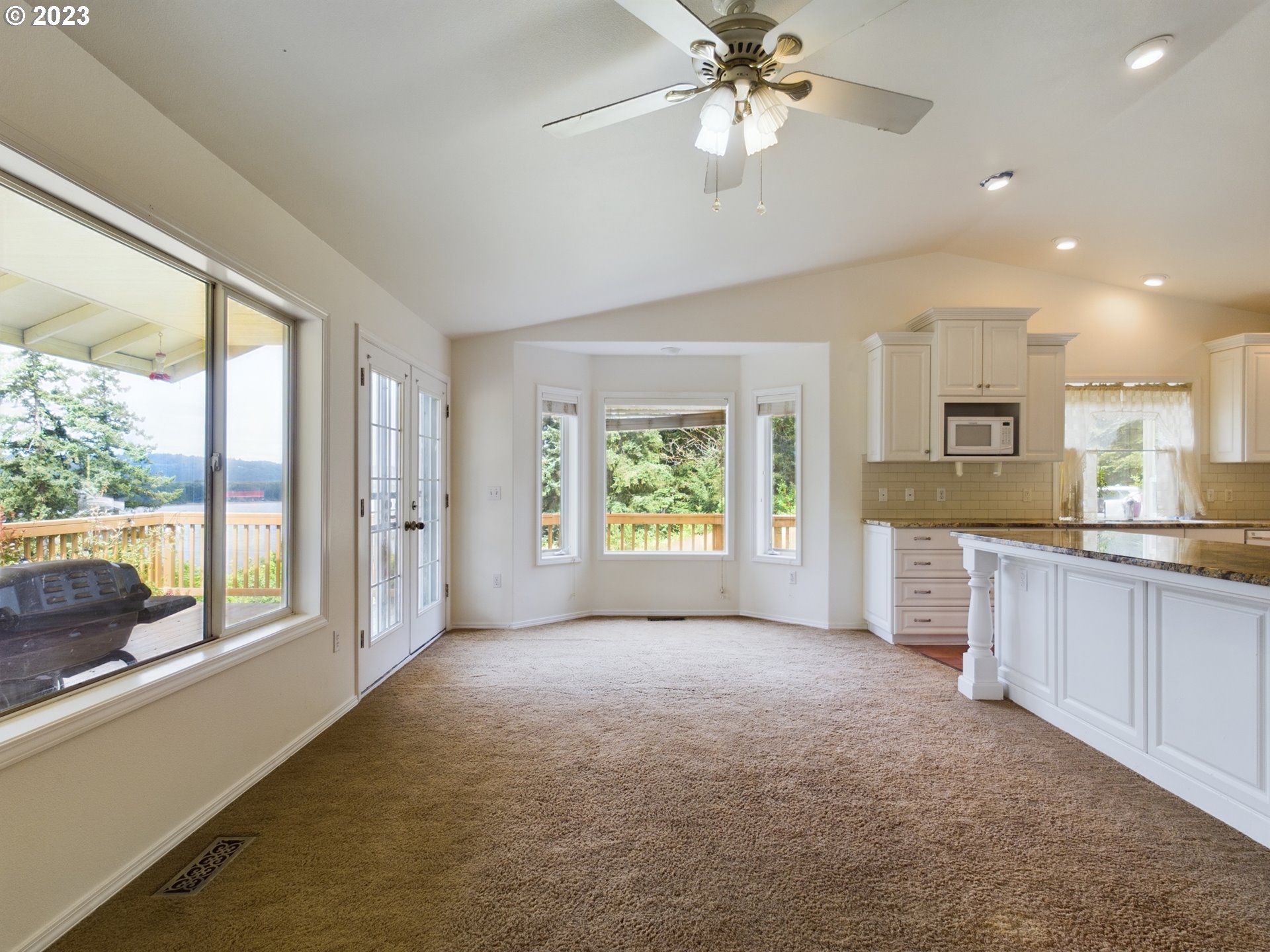 353 Dupont Road Kalama, WA 98625 - Photo 17 of 48 Great Room