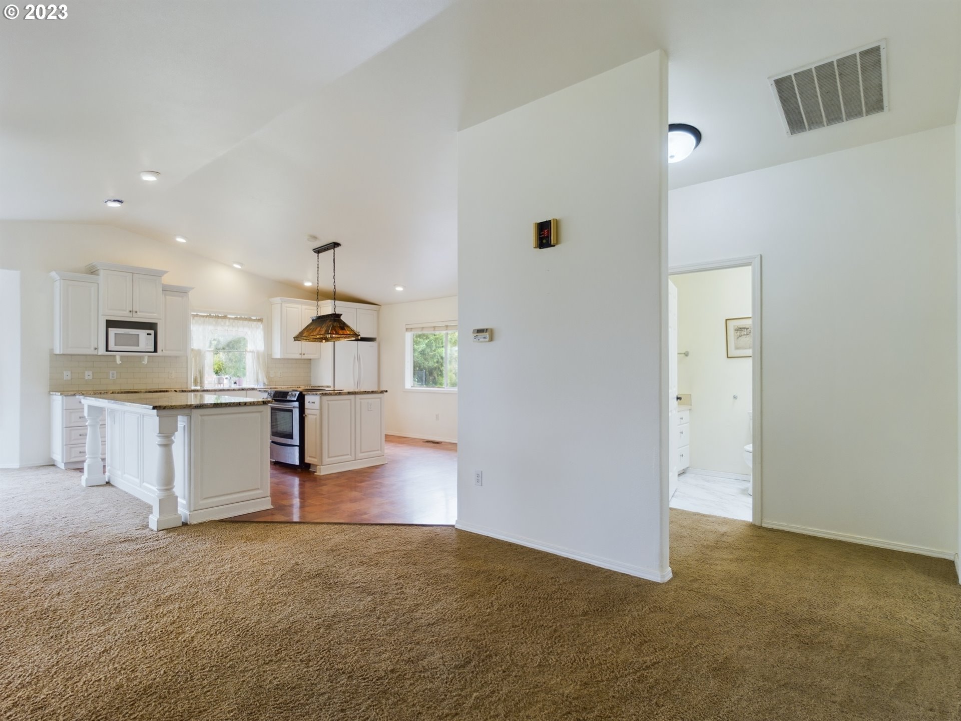 353 Dupont Road Kalama, WA 98625 - Photo 21 of 48 Hallway