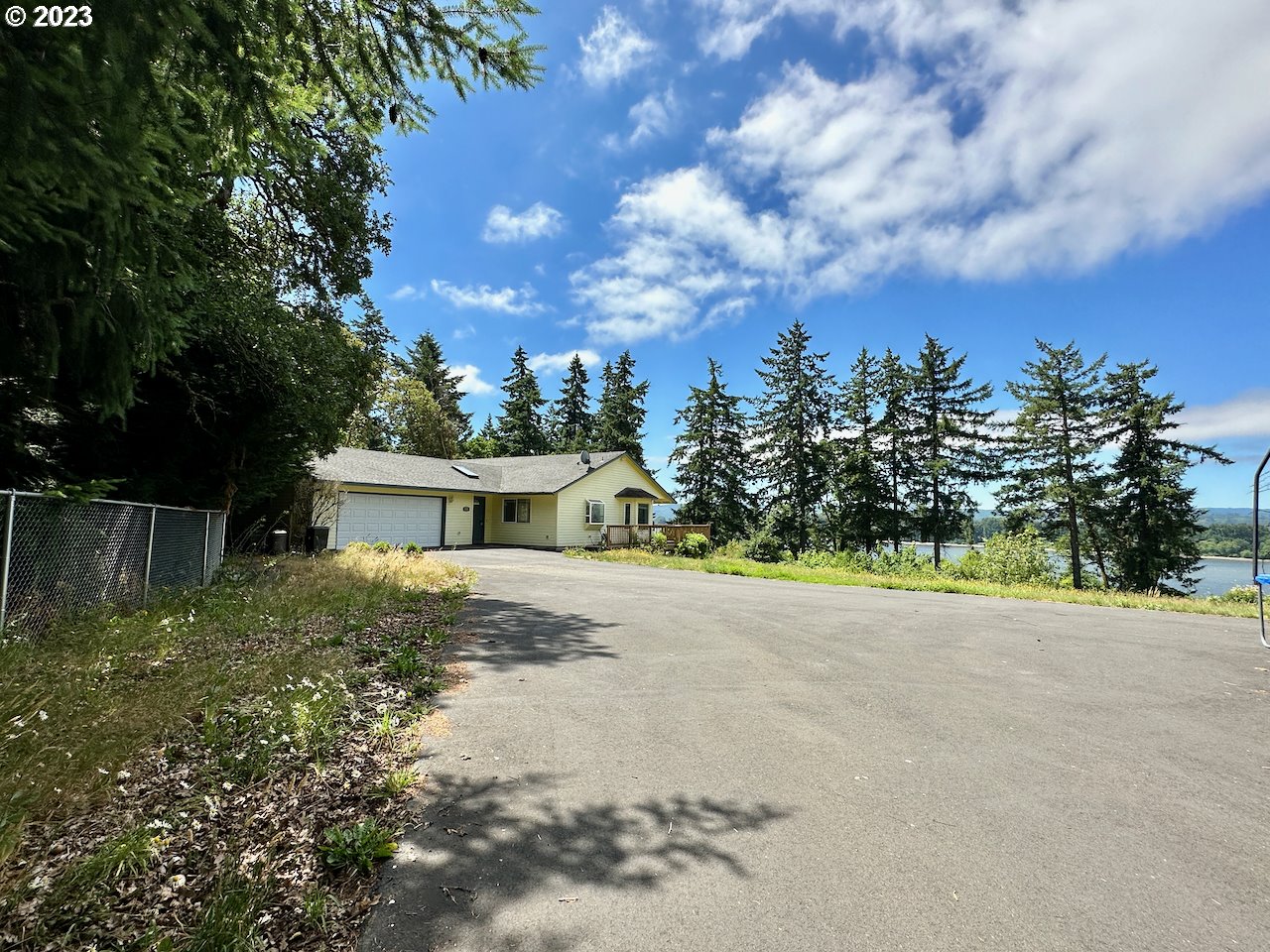 353 Dupont Road Kalama, WA 98625 - Photo 2 of 48 Driveway