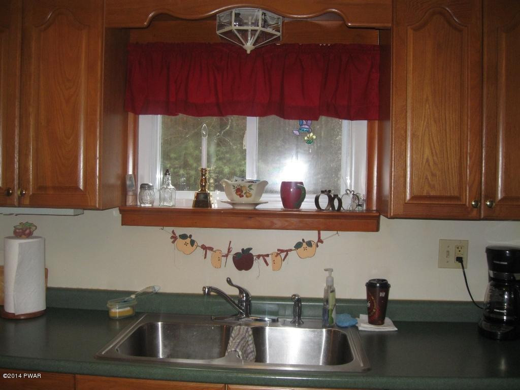 129 Old Schoolhouse Road Greentown, PA 18426 - Photo 8 of 25