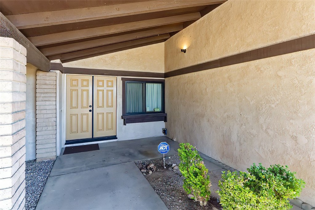 15490 Mondamon Road Apple Valley, CA 92307 - Photo 3 of 45