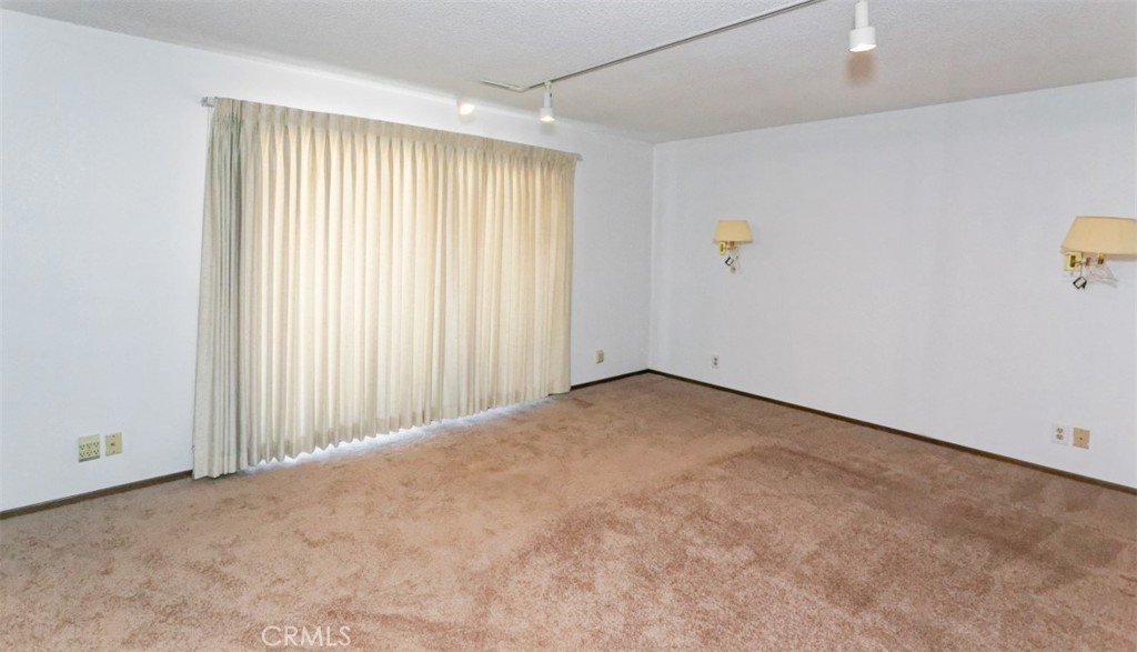 15490 Mondamon Road Apple Valley, CA 92307 - Photo 34 of 45