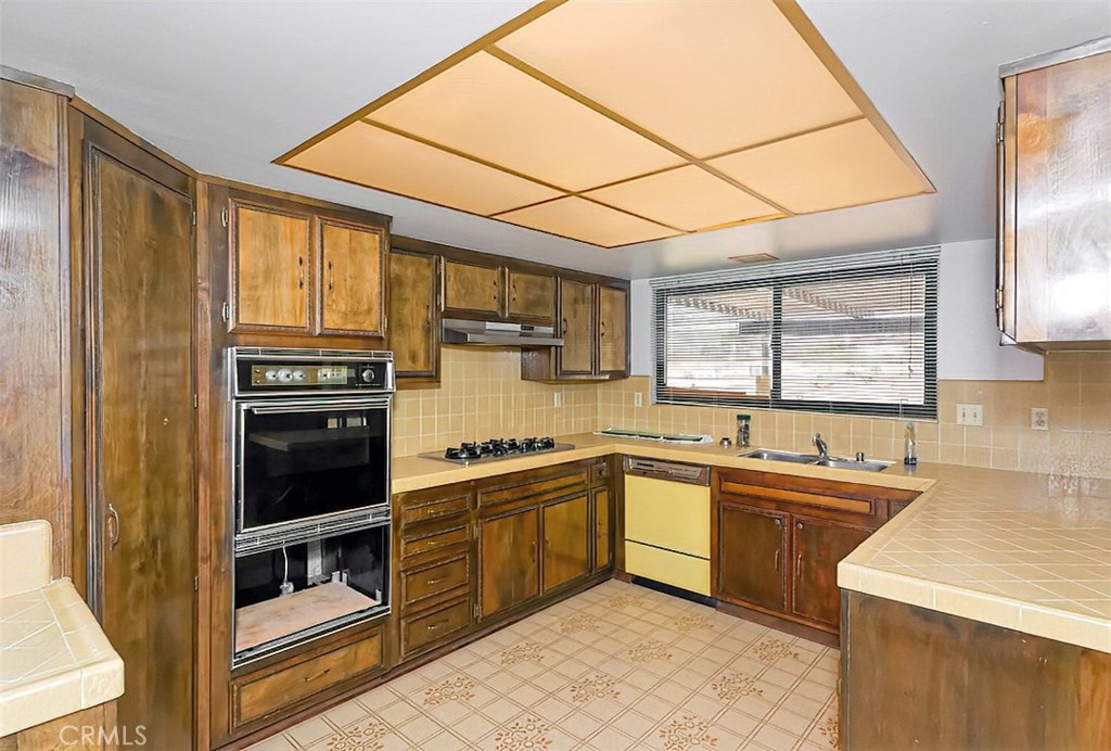 15490 Mondamon Road Apple Valley, CA 92307 - Photo 7 of 45