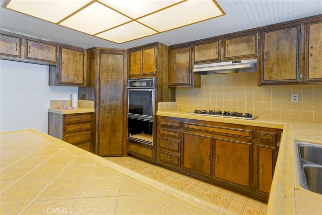 15490 Mondamon Road Apple Valley, CA 92307 - Photo 8 of 45