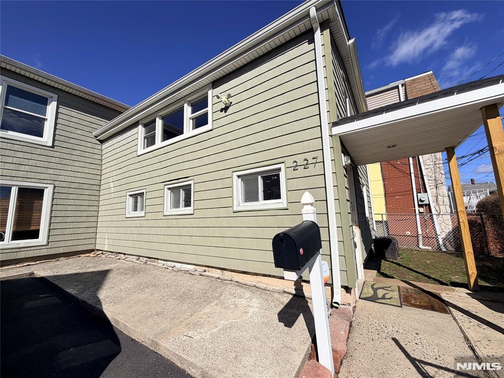 227 Washington Avenue Hackensack, NJ 07601 - Photo 2 of 33