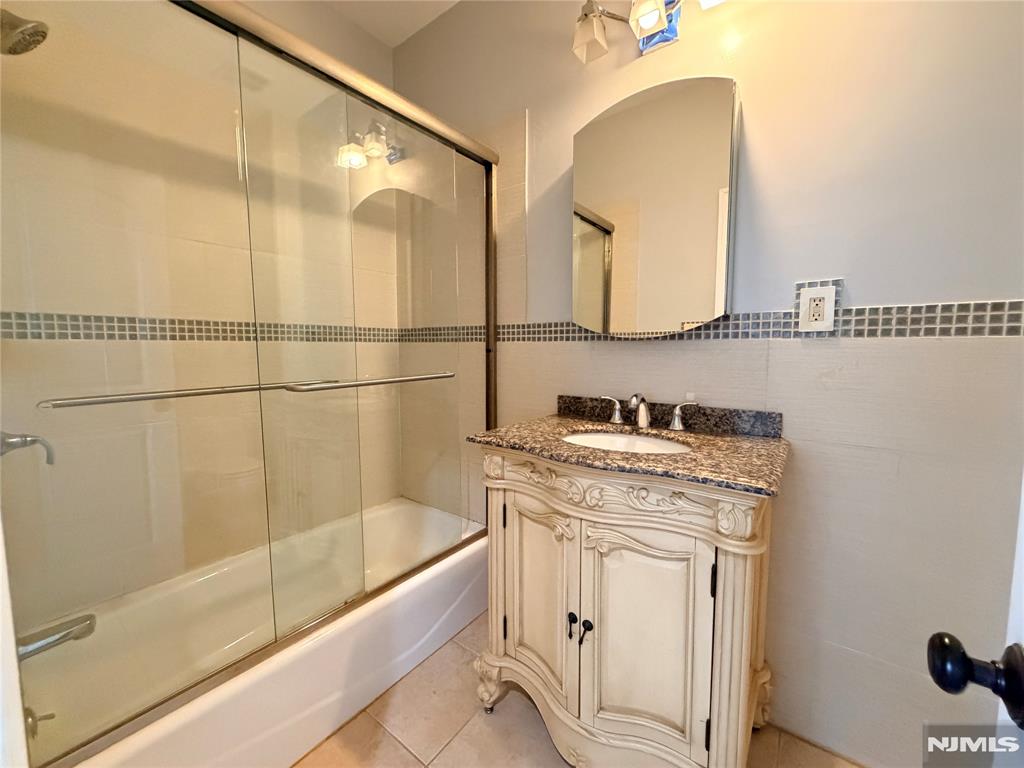 227 Washington Avenue Hackensack, NJ 07601 - Photo 29 of 33