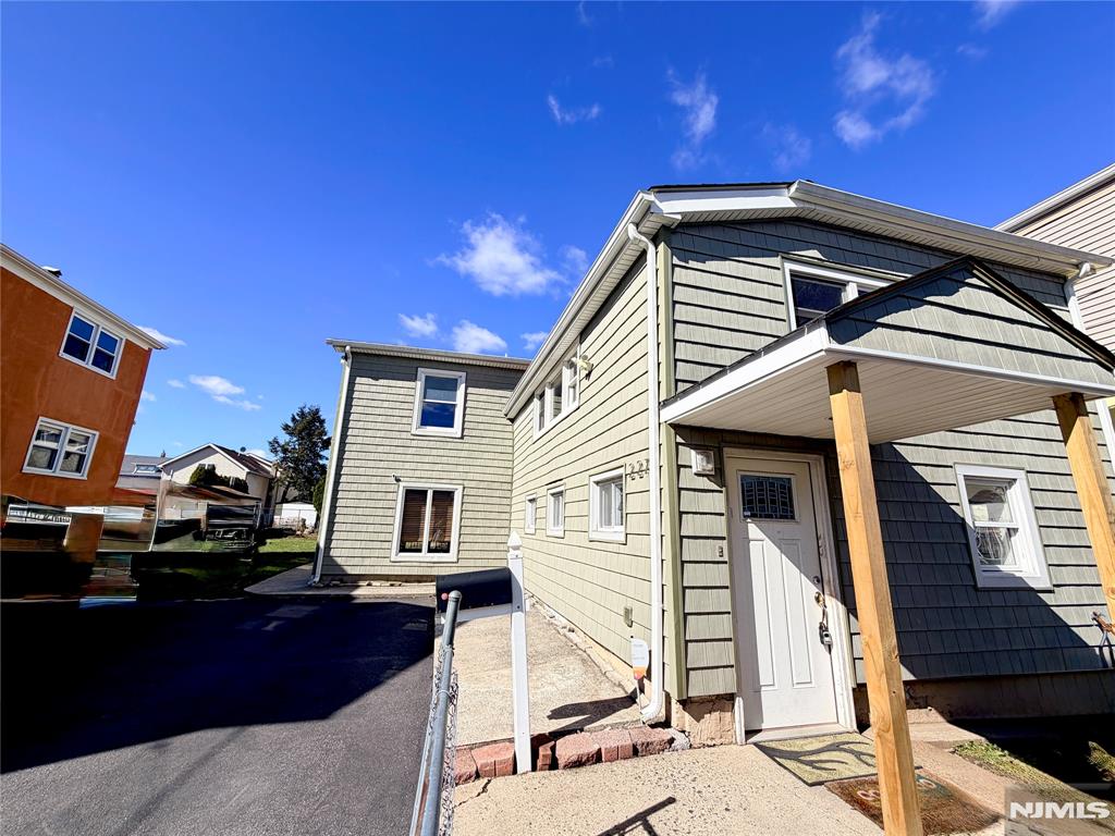 227 Washington Avenue Hackensack, NJ 07601 - Photo 3 of 33