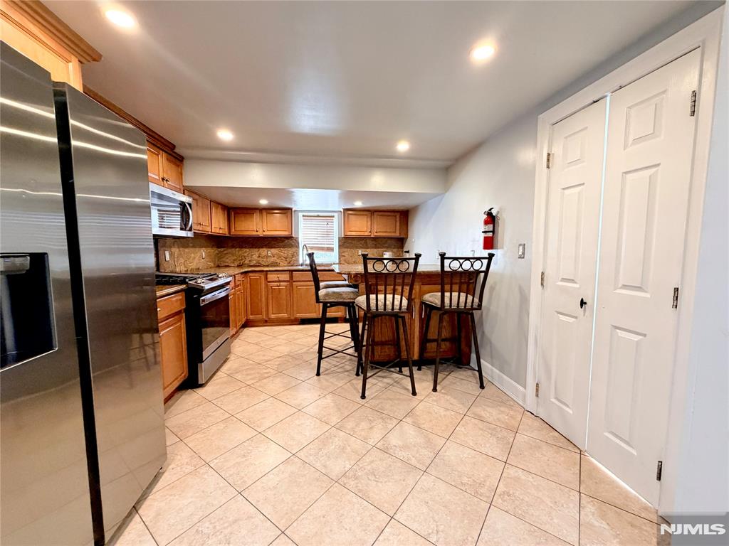 227 Washington Avenue Hackensack, NJ 07601 - Photo 5 of 33