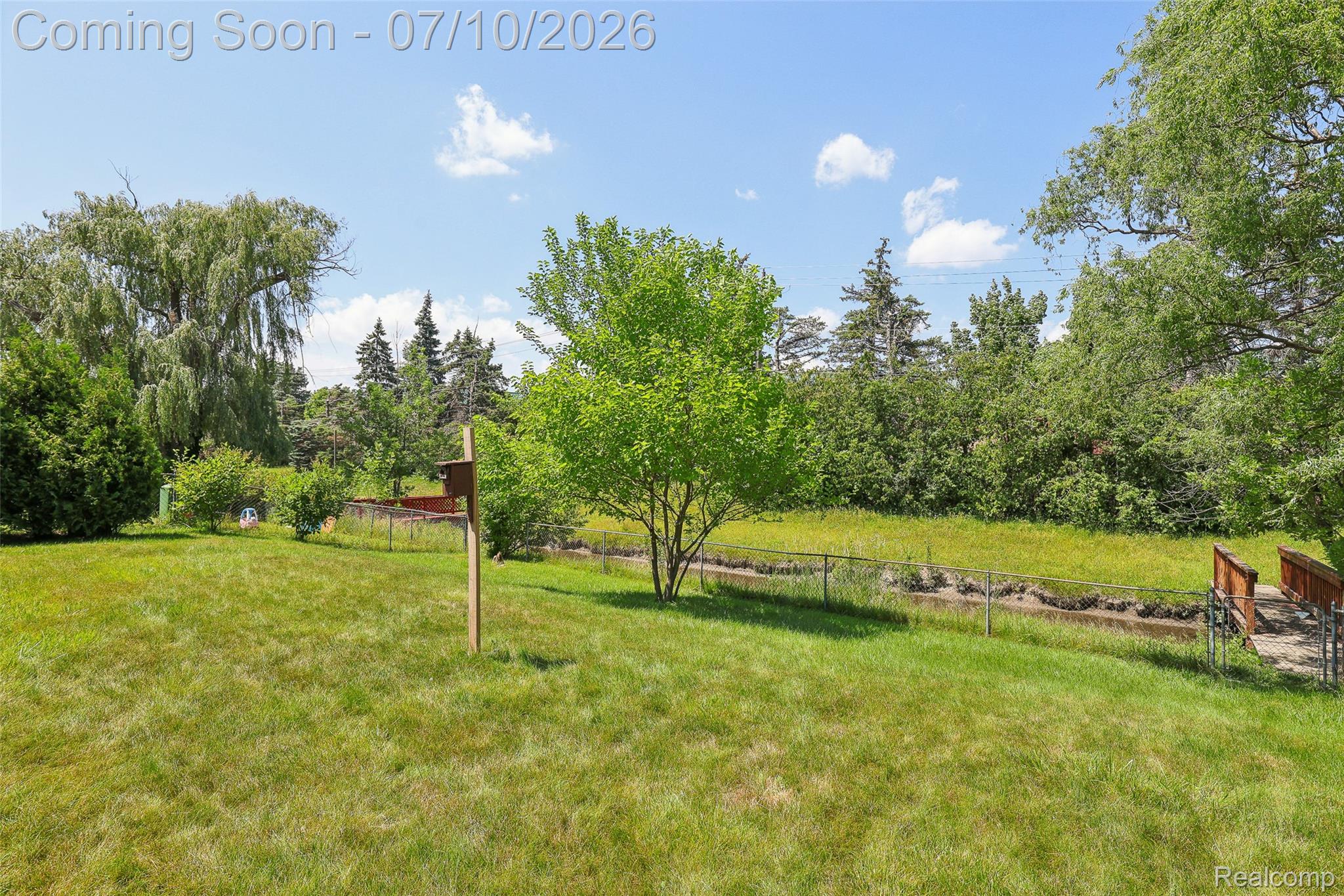 42698 Keystone Canton, MI 48187 - Photo 32 of 33 Expansive lawn with mature trees and established greenery