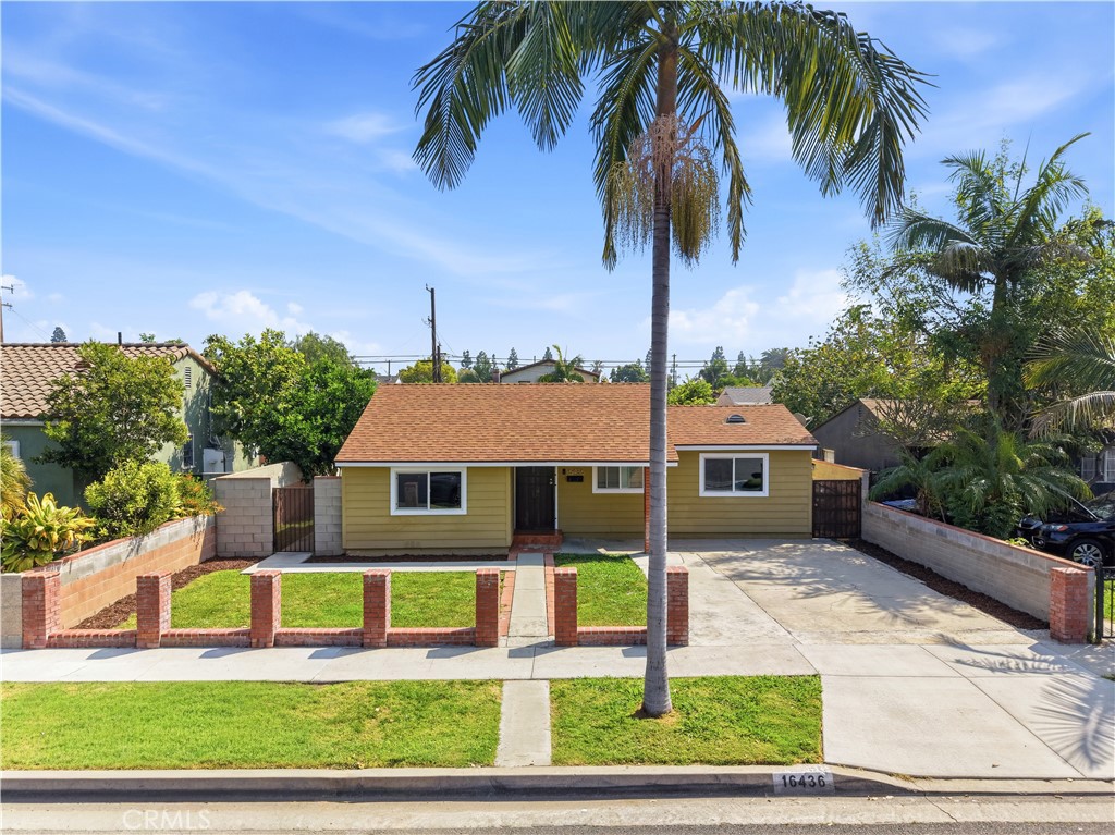 16436 Virginia Paramount, CA 90723 - Photo 2 of 26