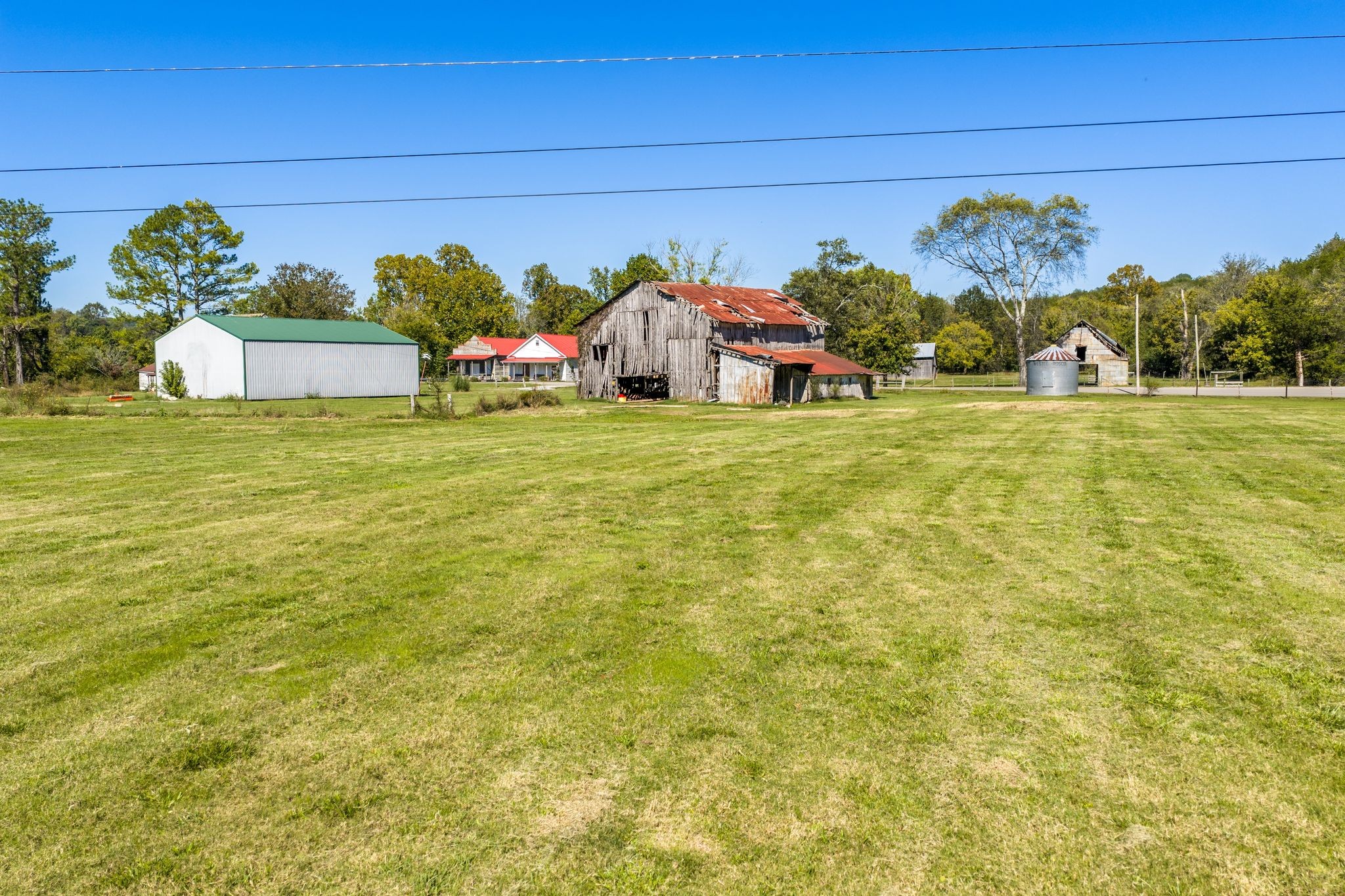 3523 Water Valley Road Williamsport, TN 38487 - Photo 5 of 22 a bathroom with a sink mirror and vanity