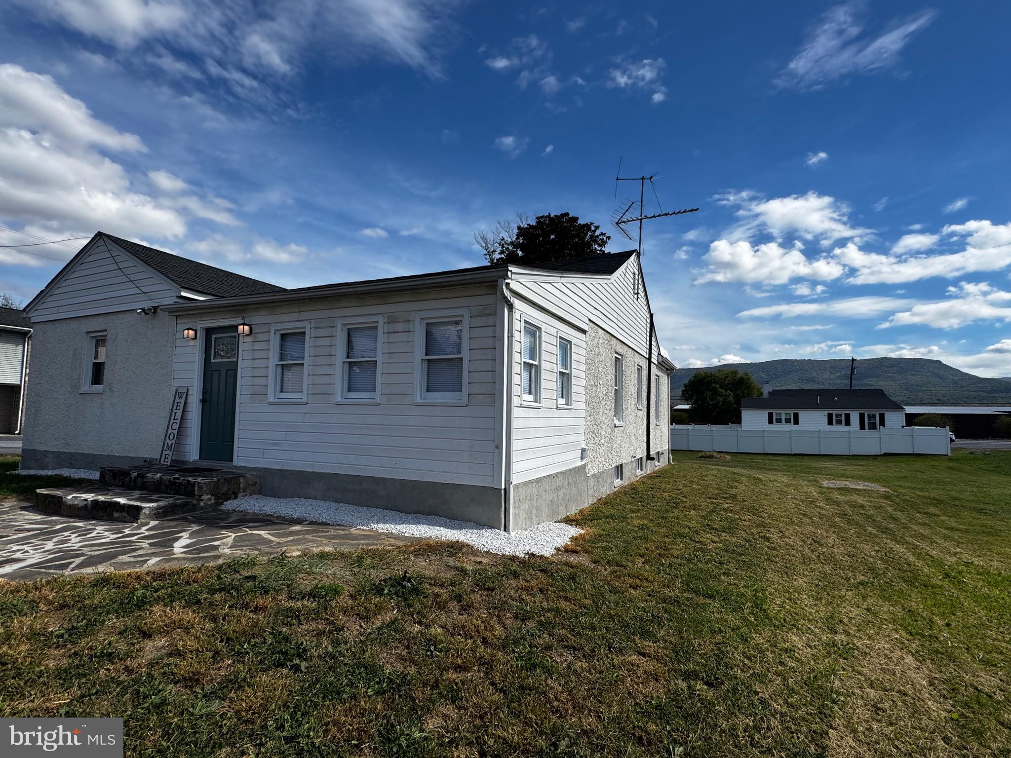 121 Center Street Mount Jackson, VA 22842 - Photo 4 of 46 a view of a house with a yard