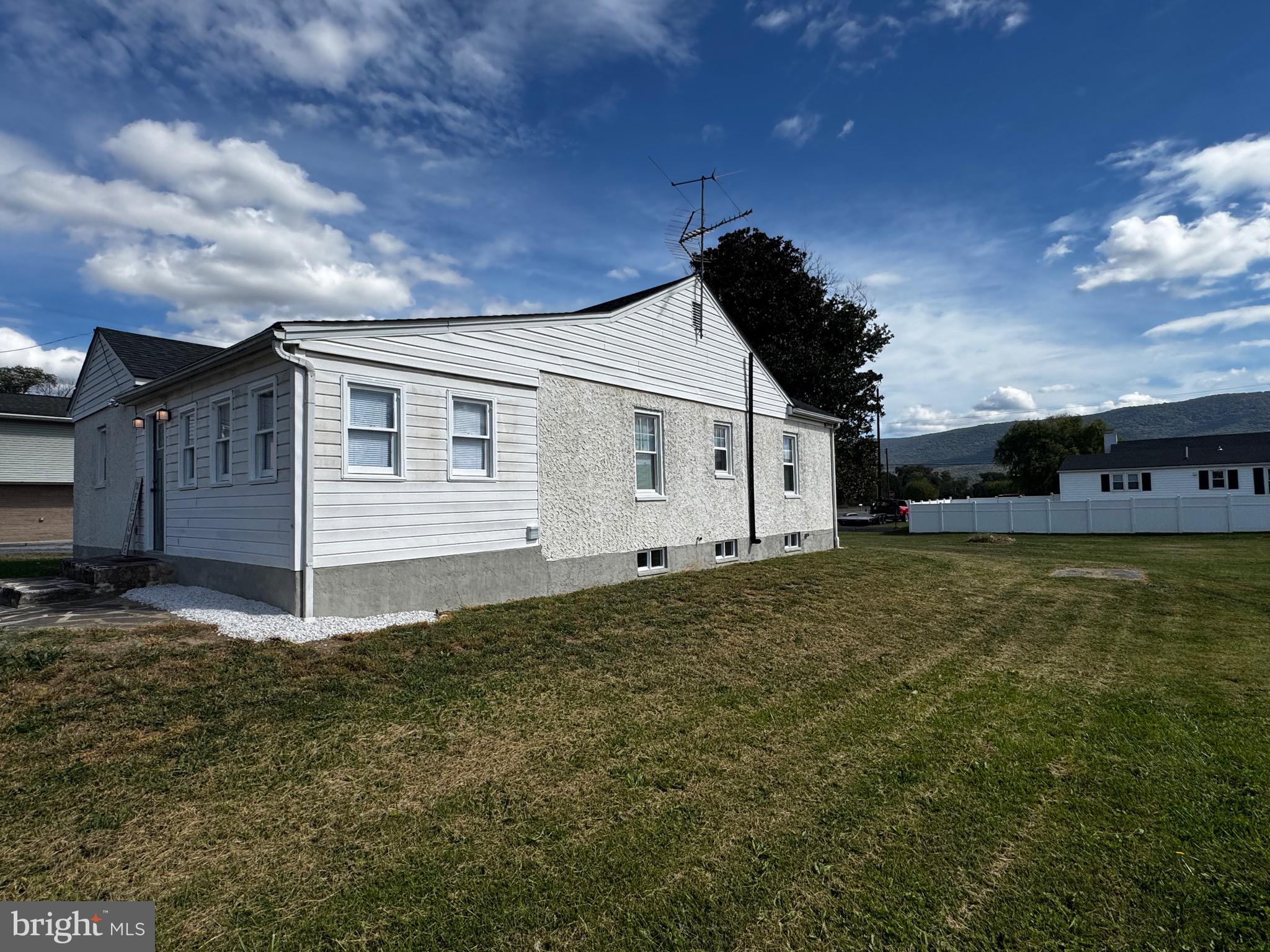 121 Center Street Mount Jackson, VA 22842 - Photo 5 of 46 a view of a house with a backyard