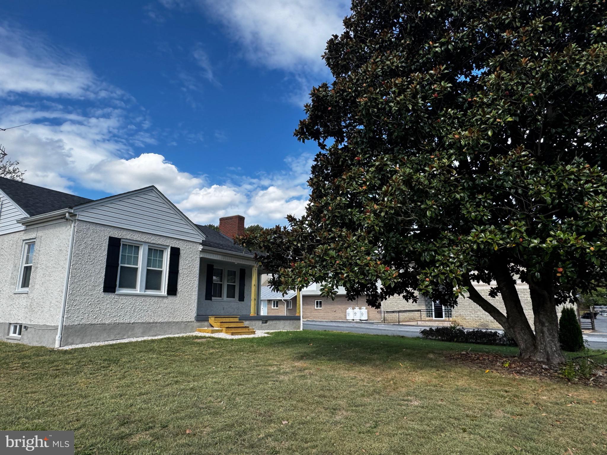 121 Center Street Mount Jackson, VA 22842 - Photo 10 of 46 a front view of a house with a garden