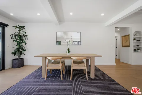 $2,345,000 | 11357 Aqua Vista Street, Studio City, CA 91602