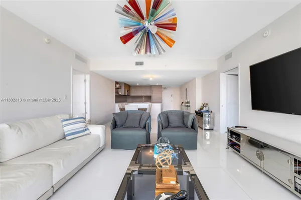 $6,200 | 400 Sunny Isle, Unit 1106, Sunny Isles Beach, FL 33160