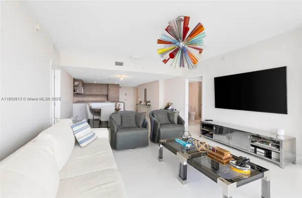 $6,200 | 400 Sunny Isle, Unit 1106, Sunny Isles Beach, FL 33160