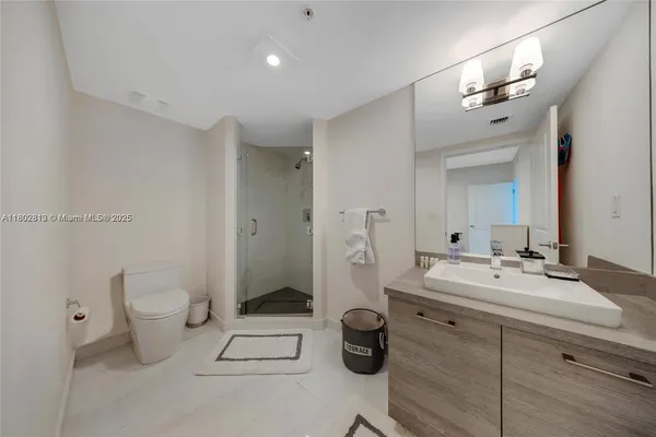 $6,200 | 400 Sunny Isle, Unit 1106, Sunny Isles Beach, FL 33160