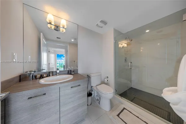 $6,200 | 400 Sunny Isle, Unit 1106, Sunny Isles Beach, FL 33160