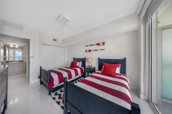 $6,200 | 400 Sunny Isle, Unit 1106, Sunny Isles Beach, FL 33160