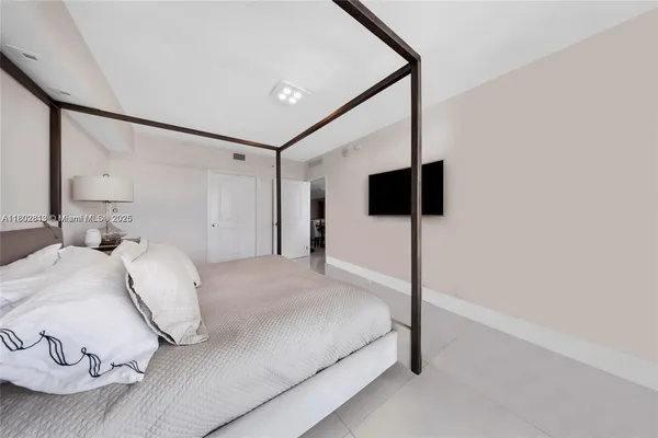 $6,200 | 400 Sunny Isle, Unit 1106, Sunny Isles Beach, FL 33160