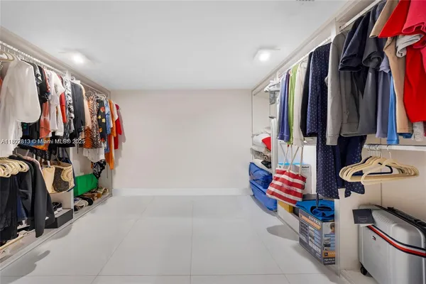 $6,200 | 400 Sunny Isle, Unit 1106, Sunny Isles Beach, FL 33160