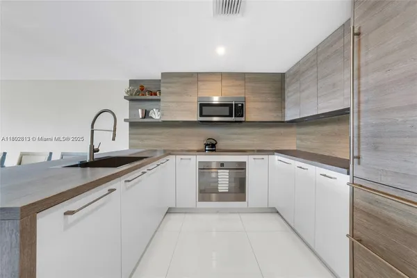 $6,200 | 400 Sunny Isle, Unit 1106, Sunny Isles Beach, FL 33160