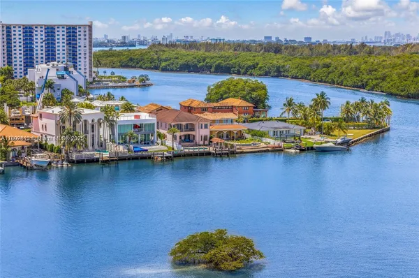 $6,200 | 400 Sunny Isle, Unit 1106, Sunny Isles Beach, FL 33160