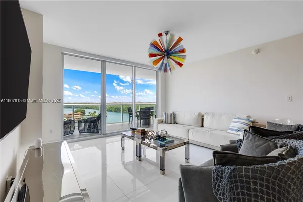 $6,200 | 400 Sunny Isle, Unit 1106, Sunny Isles Beach, FL 33160