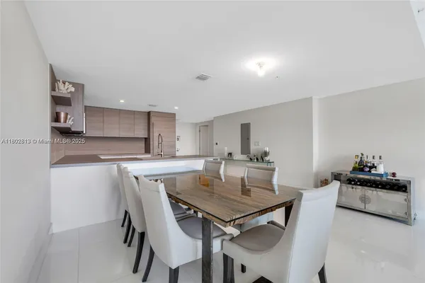 $6,200 | 400 Sunny Isle, Unit 1106, Sunny Isles Beach, FL 33160