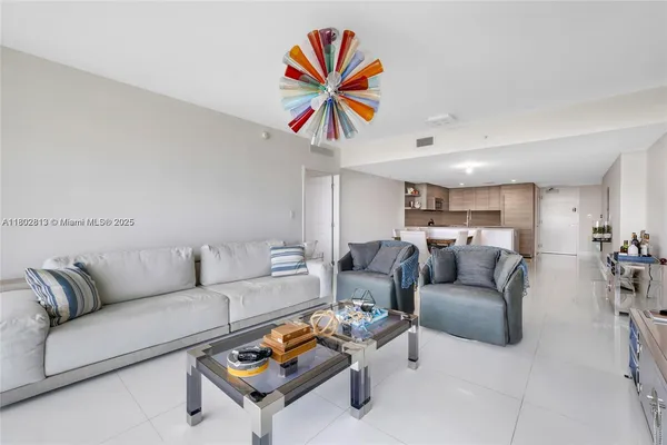 $6,200 | 400 Sunny Isle, Unit 1106, Sunny Isles Beach, FL 33160