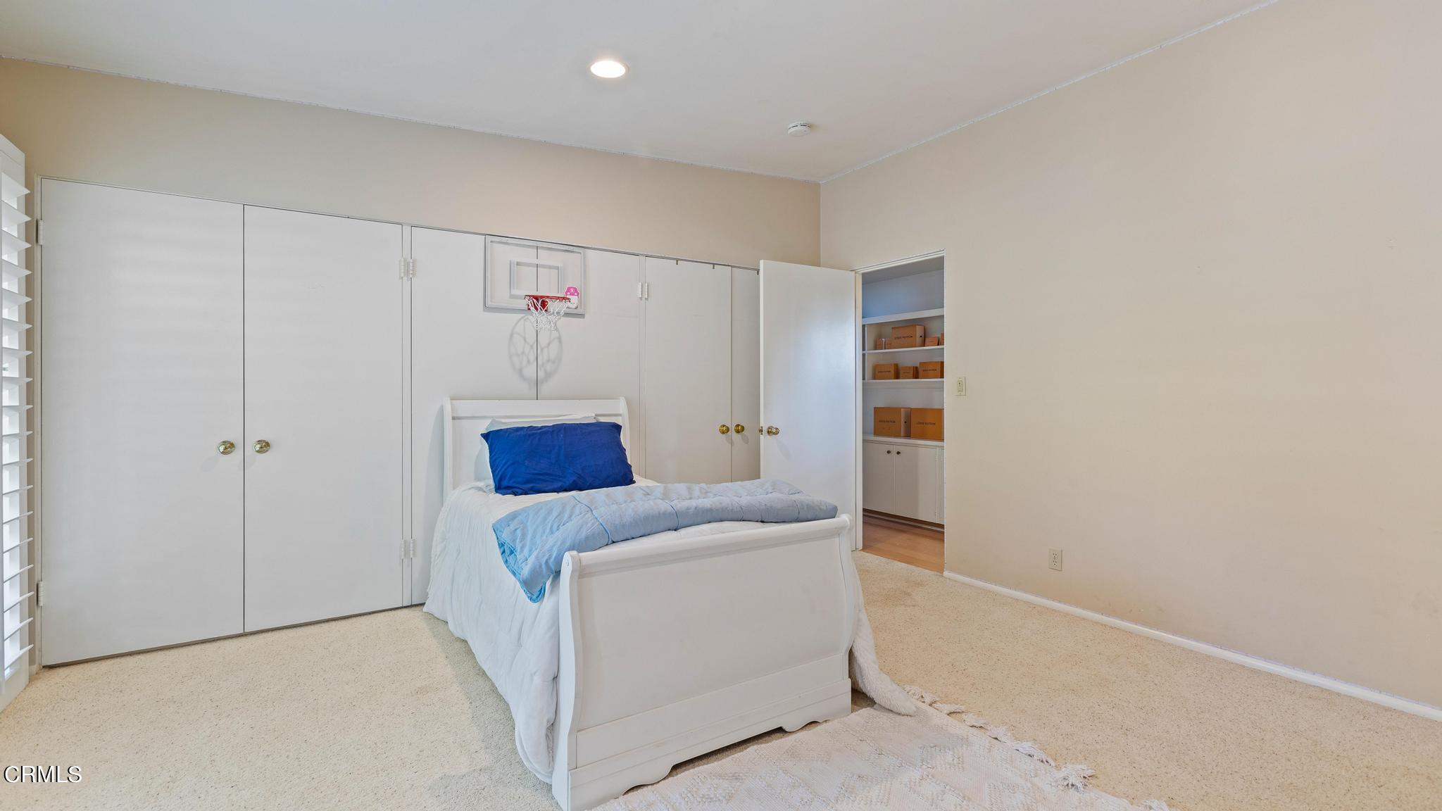 5212 Pizzo Ranch Road La Canada Flintridge, CA 91011 - Photo 26 of 44 a utility room with a washer and dryer