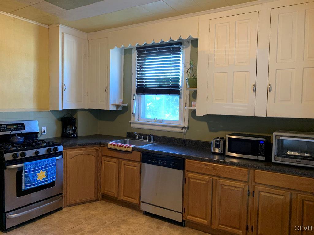 1619 Rader Avenue Bethlehem, PA 18015 - Photo 4 of 16 Gallery Image 4