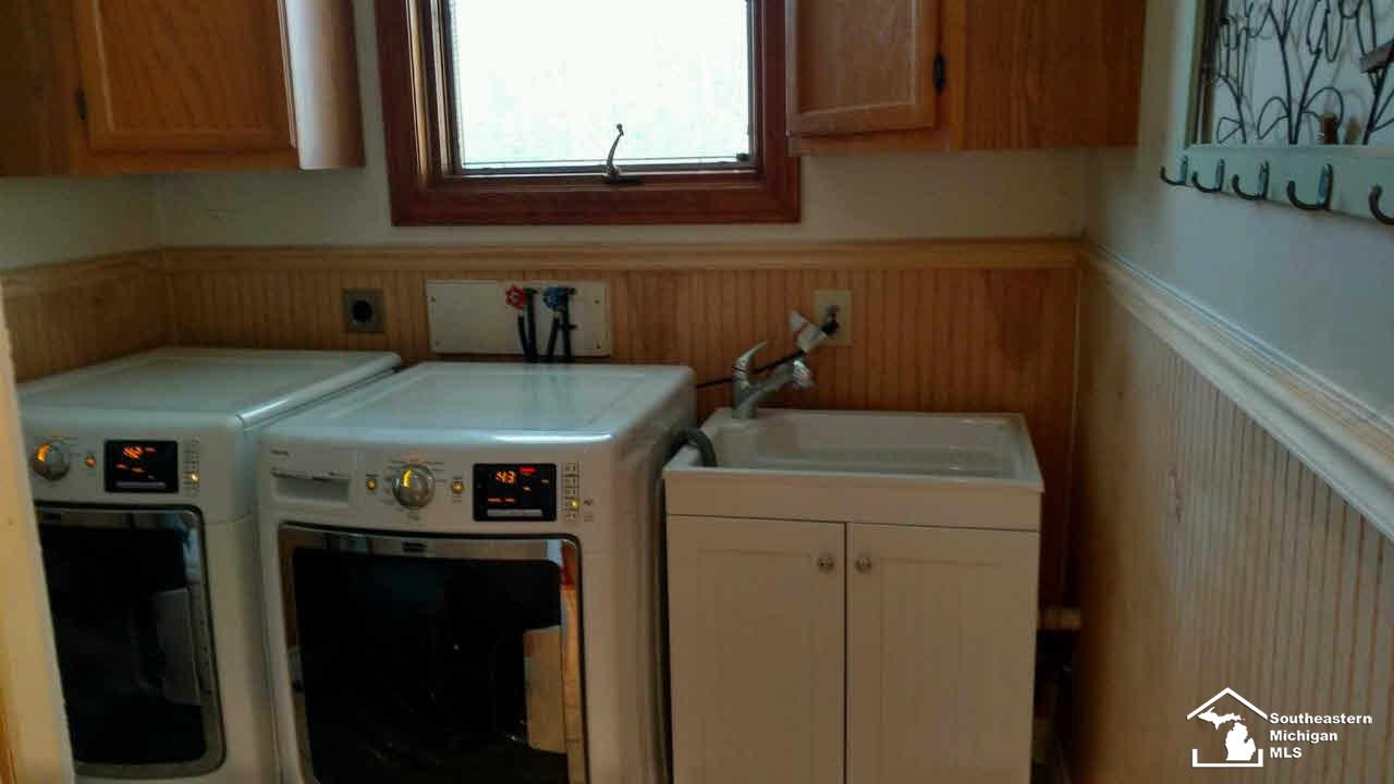 12405 Capernall Road Carleton, MI 48117 - Photo 15 of 22 Utility/Laundry Room