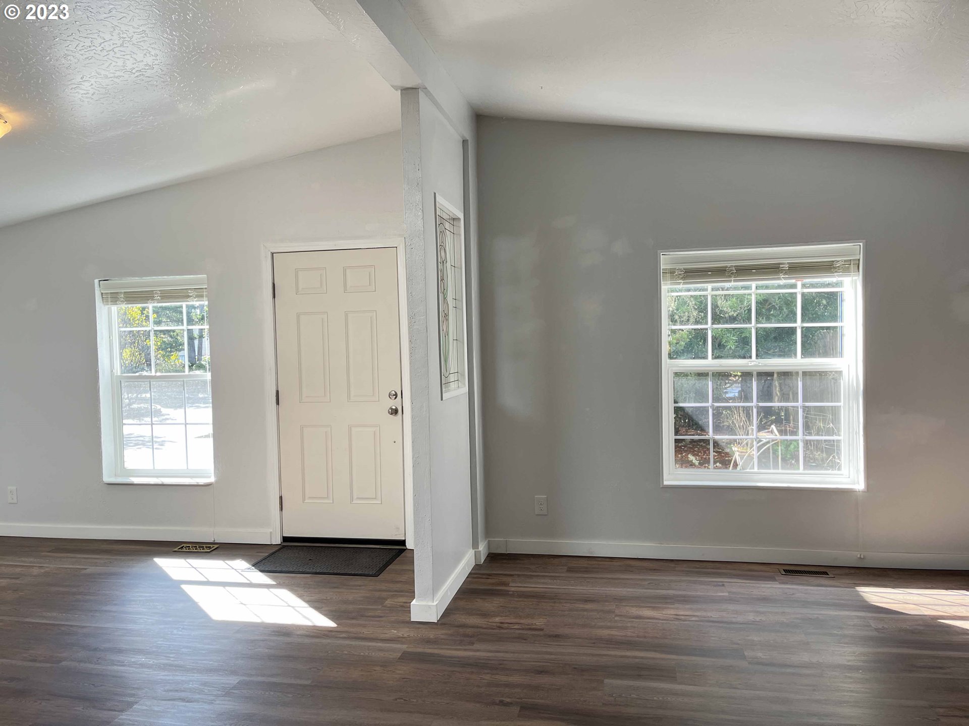 114 Pine Tree Loop Florence, OR 97439 - Photo 4 of 32 Gallery Image 4
