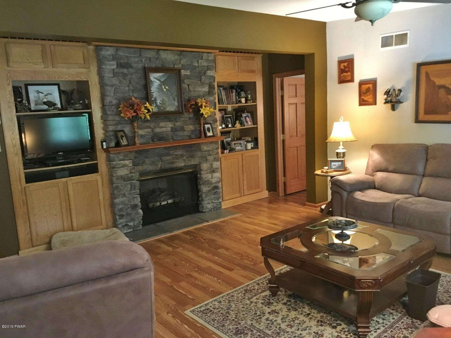 137 Mill Road Hawley, PA 18428 - Photo 13 of 48 13A-LIVING ROOM