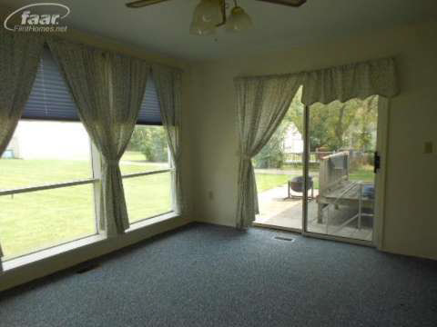 5433 Van Slyke Road Flint, MI 48507 - Photo 14 of 42 20365271-13.JPG