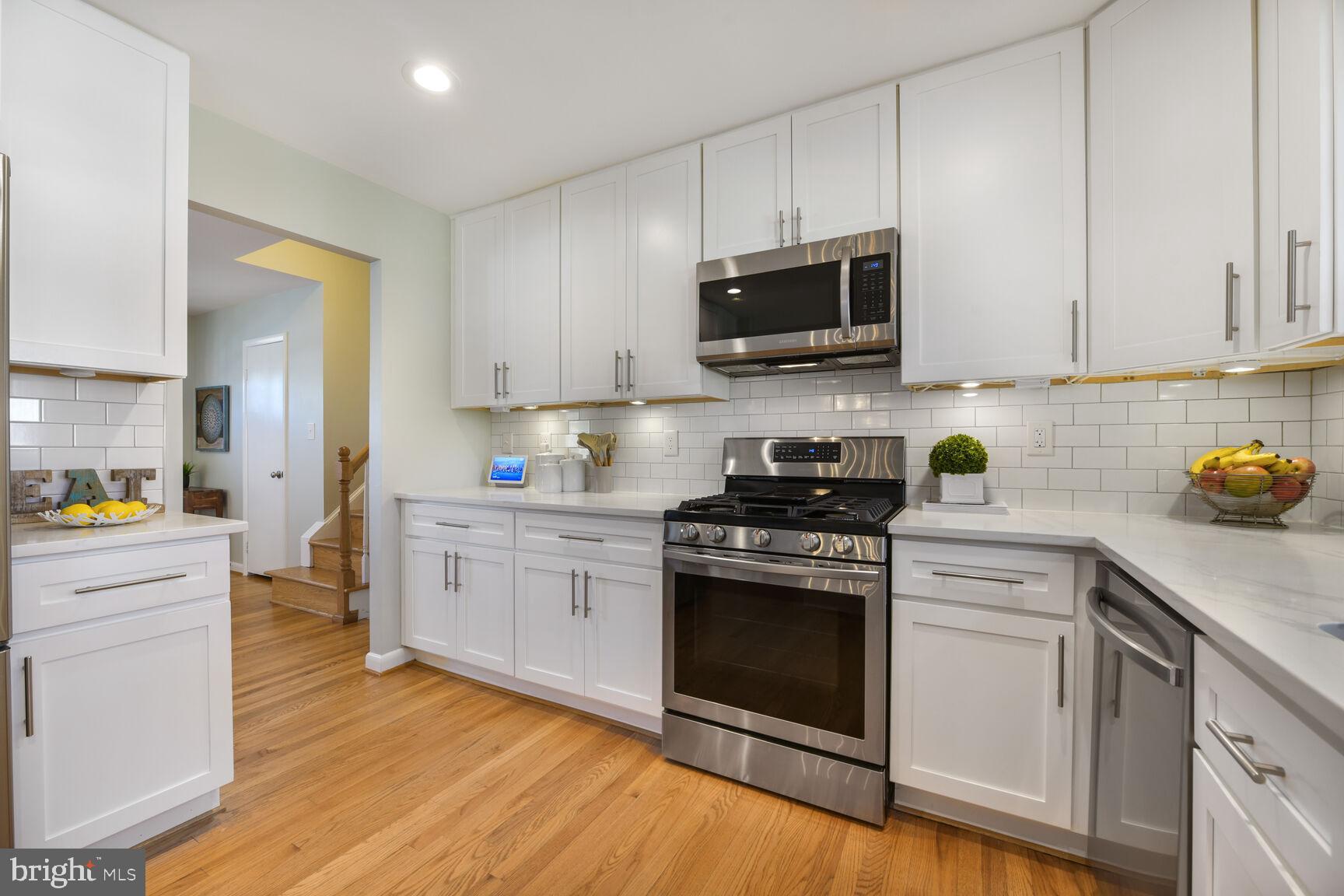 9904 Colony Road Fairfax, VA 22030 - Photo 13 of 36 Quartz Countertops