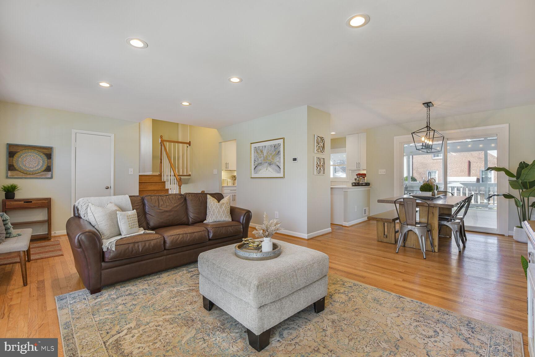 9904 Colony Road Fairfax, VA 22030 - Photo 6 of 36 Functional Main Level Living Space