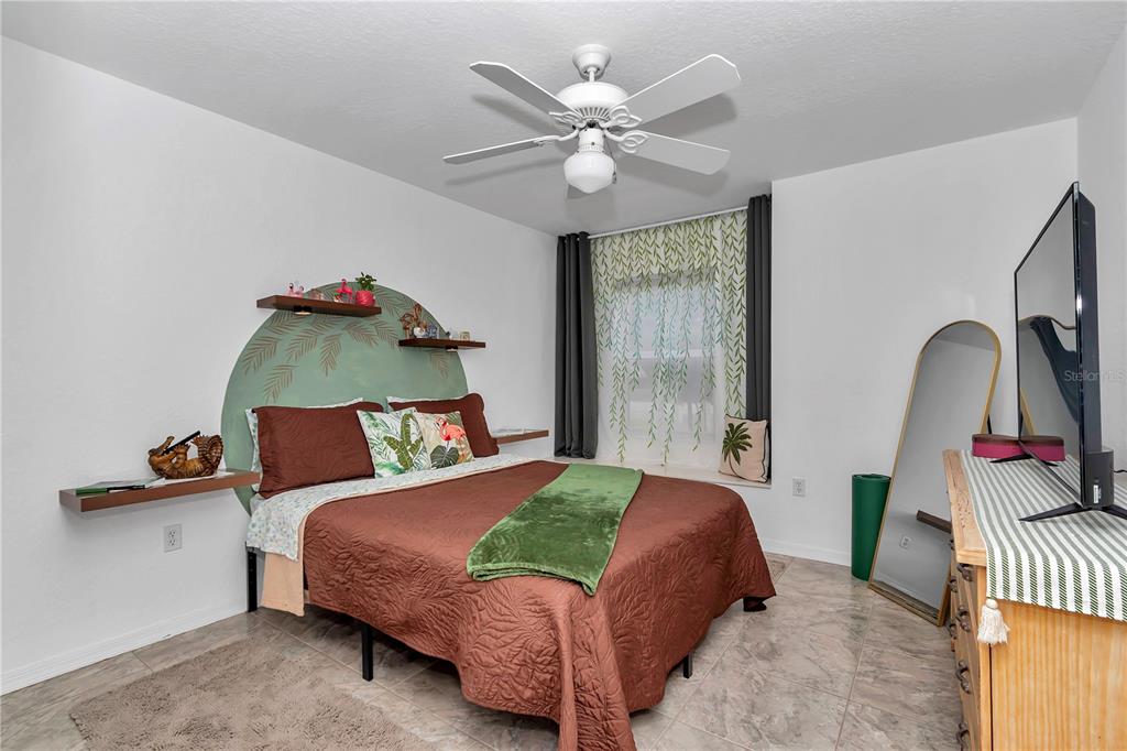 6771 Southwest 114th Street Road Ocala, FL 34476 - Photo 21 of 45 Guest bedroom