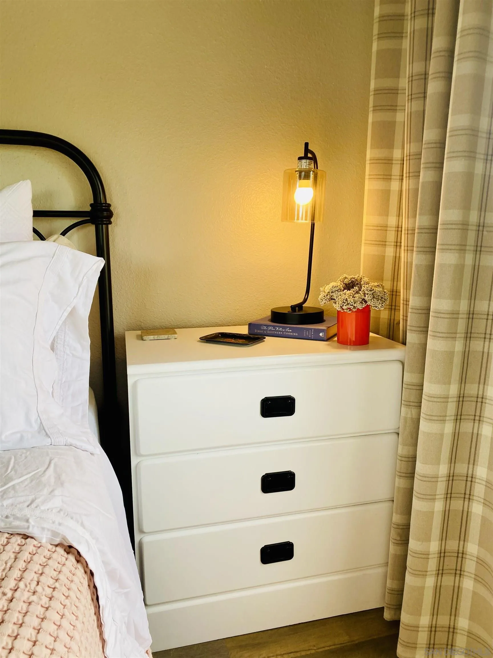 6081 Horton Drive, Unit CASITA La Mesa, CA 91942 - Photo 25 of 30 a bathroom with a sink and a mirror