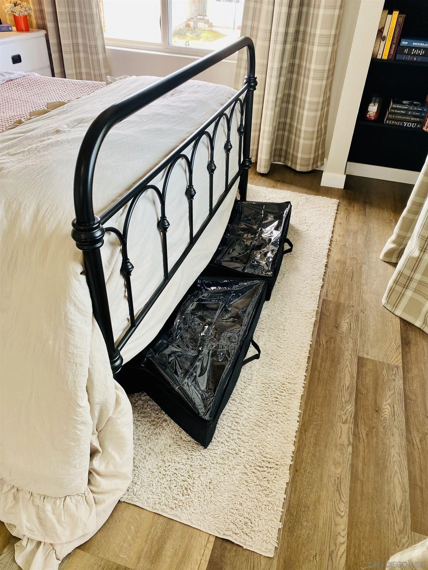 6081 Horton Drive, Unit CASITA La Mesa, CA 91942 - Photo 26 of 30 a view of entryway